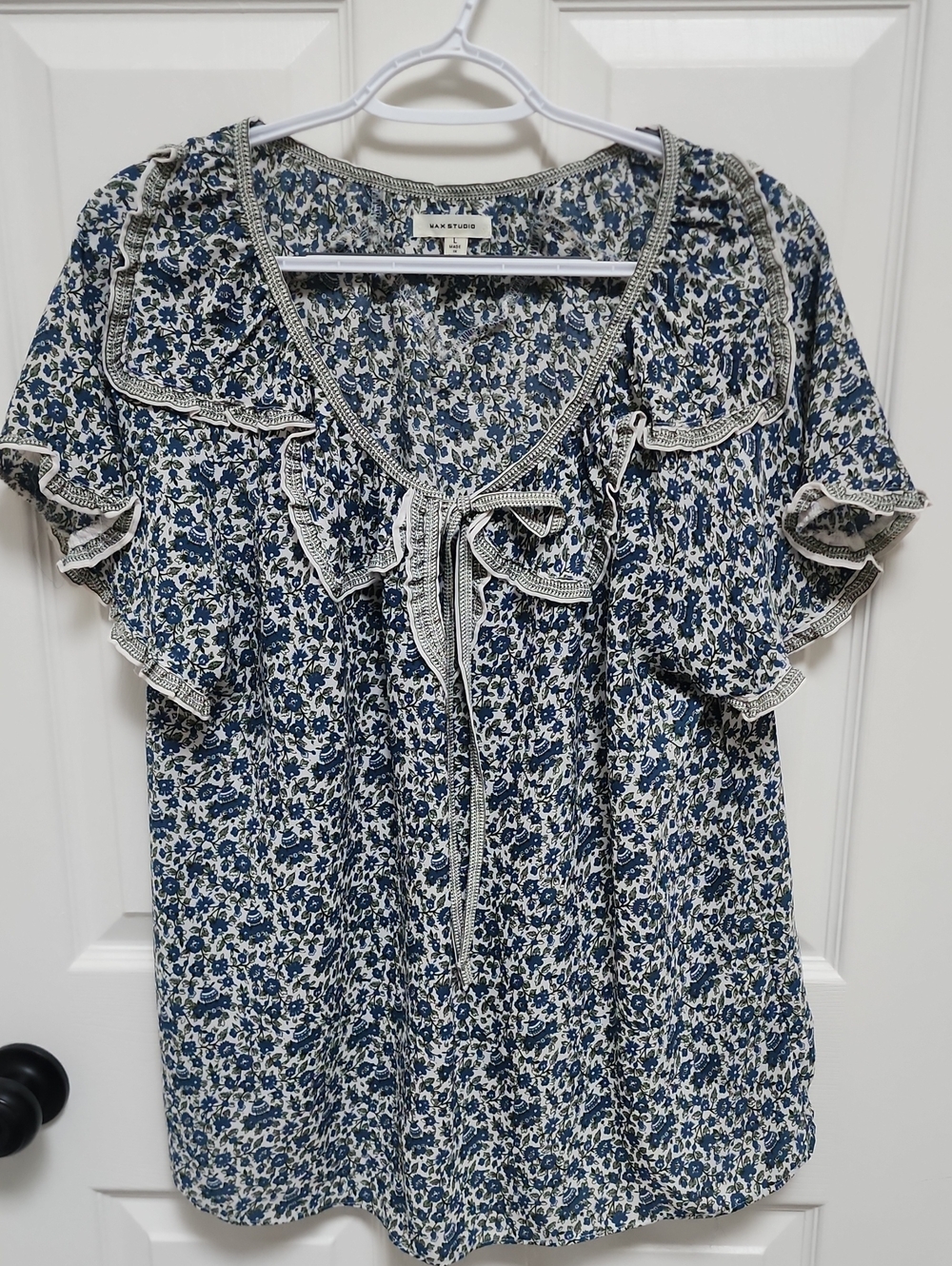 Max Studio Size Large Navy and White‎ Floral Ruffle Tie-Front Blouse